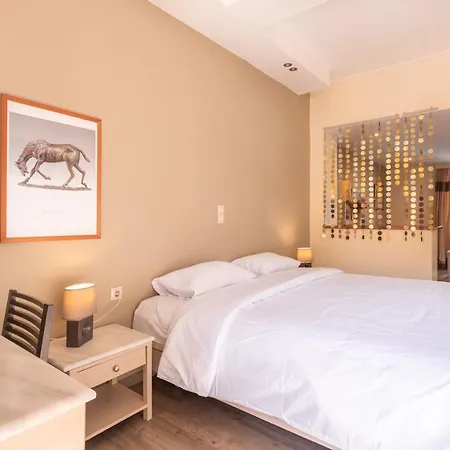 Yria Hotel