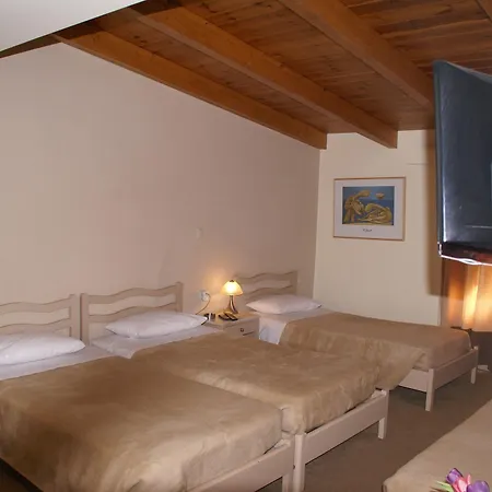 Hotel Yria 2*