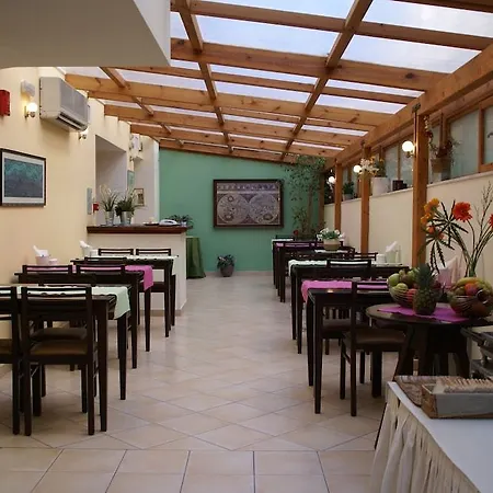 Yria Hotel