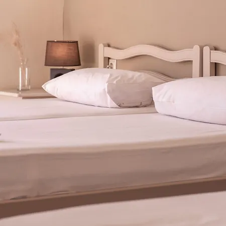 Yria Hotel 2*