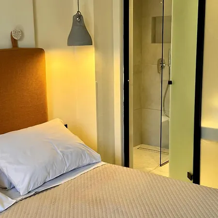 Yria Hotel